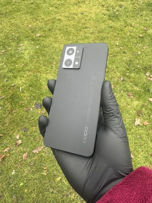 Телефон Oppo Reno 7