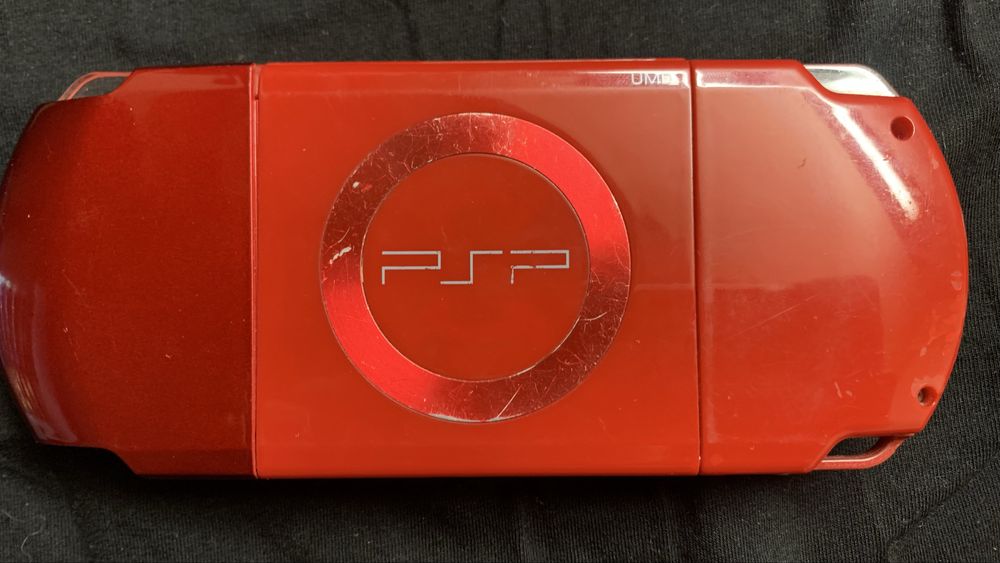 Продам PSP-2000 (Red)