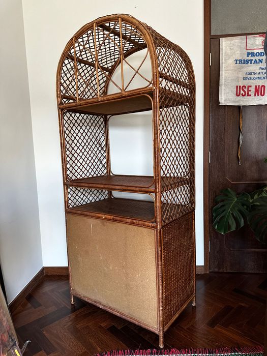 Estante de Vime Antiga