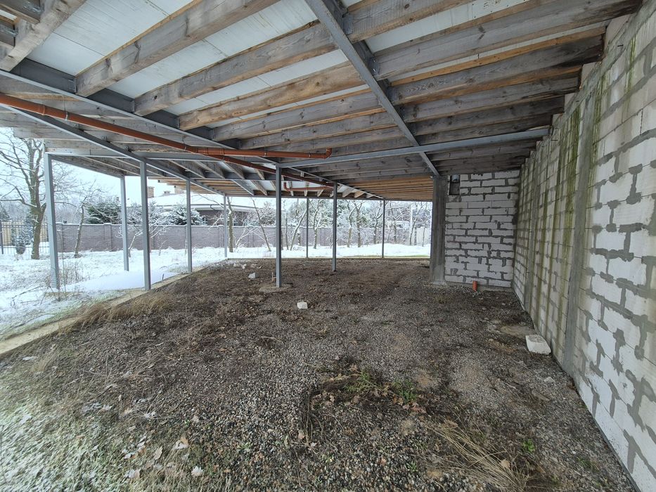 Продам здание + 6 соток. Выход в лес.