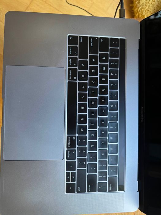 MacBook Pro 15 2019 (A1990) 32 gb, 512 gb.