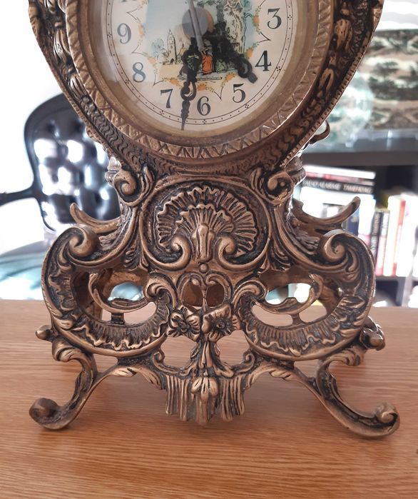 Antigo Relógio de Mesa em latão maciço