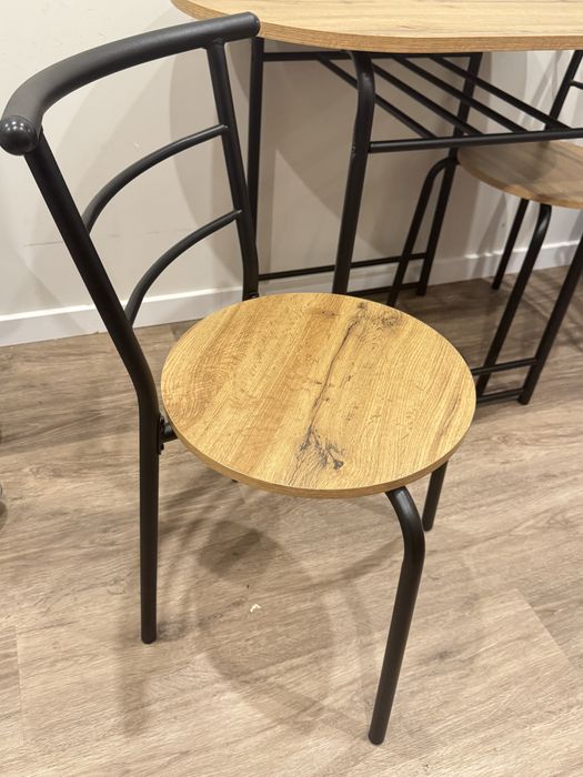 Mesa de cozinha compacta com 2 lugares