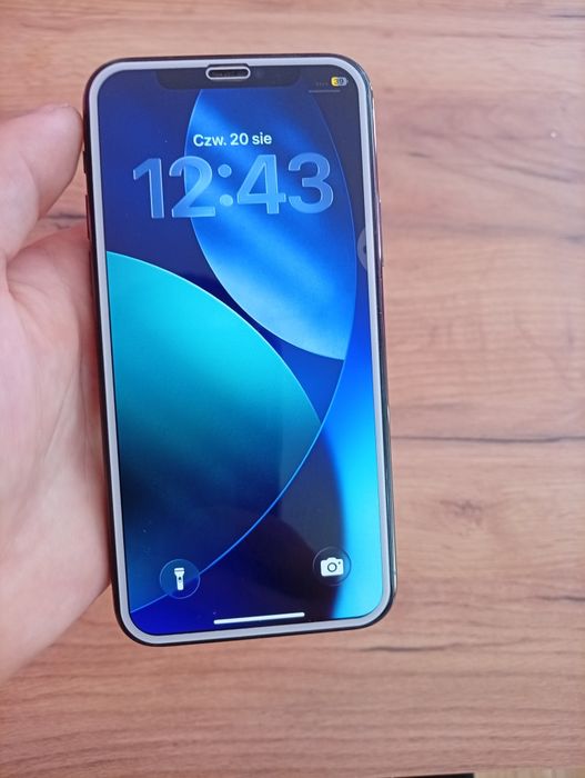 iPhone 11 pro 512 GB 81% bateria