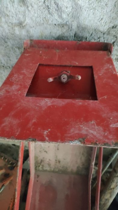 Unimog 404 suporte pneu