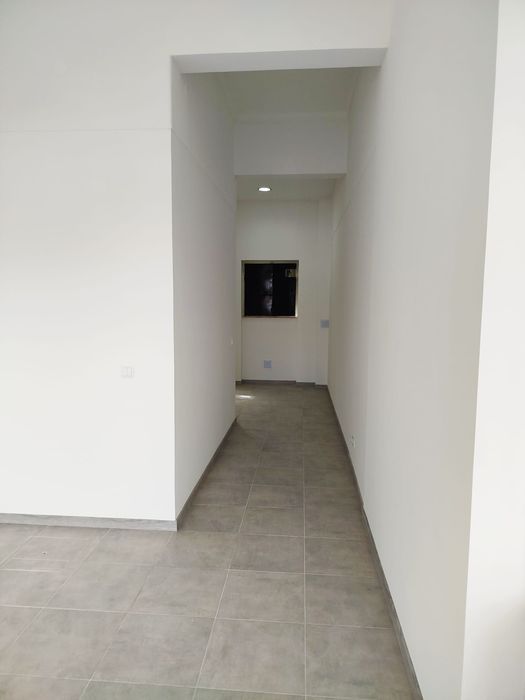 Loja às portas de Lisboa ( Damaia de cima) Amadora, Águas Livres