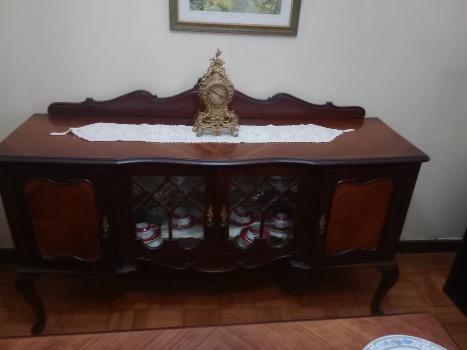 Mobilia Quinane 2 Moveis 1 Mesa Jantar (cadeiras são oferta)