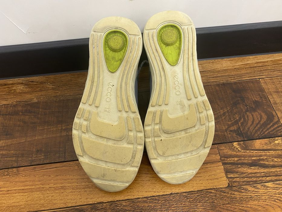 Кросівки Ecco.