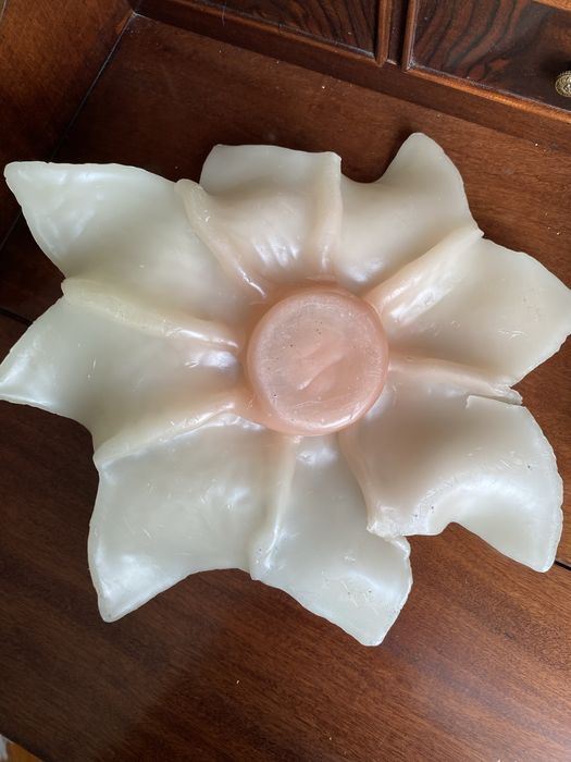 Vela em forma de rosa