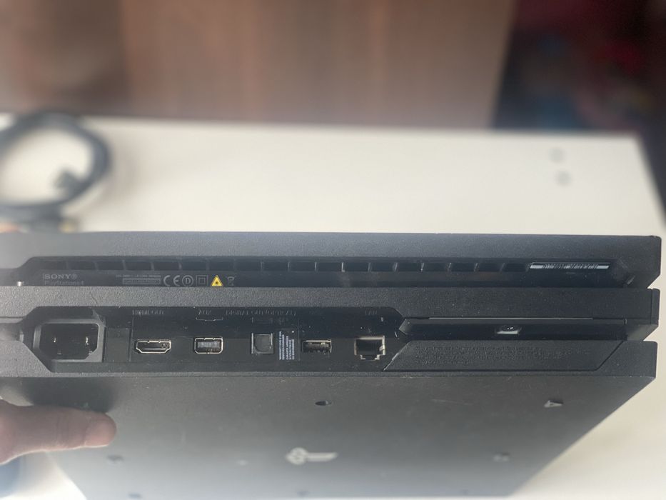 Продам PS4 pro на 1tb