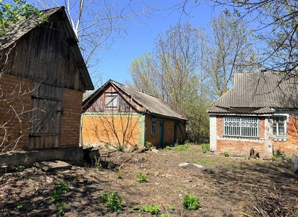 продається будинок.