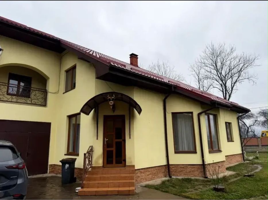 Продаж будинку біля лісу