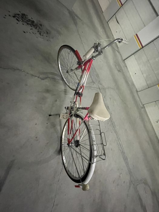 Bicicleta aro 26 rosa e branca