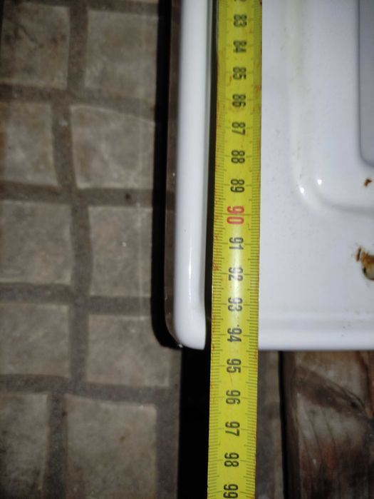 Lavatório branco usado