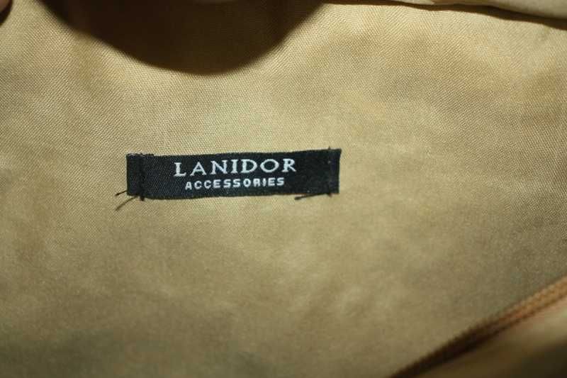 Carteira em verga com fecho e rabinho de porco em algodão da Lanidor