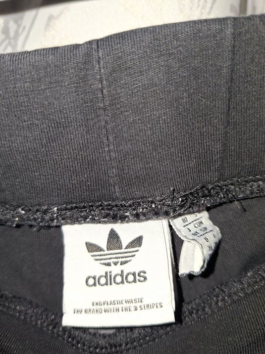 Leginsy adidas...