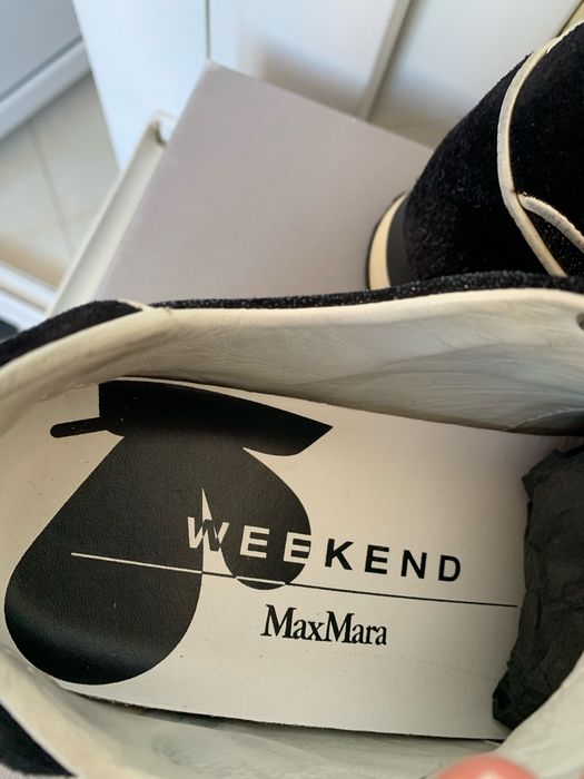 Продам сникерсы Weekend Max Mara.