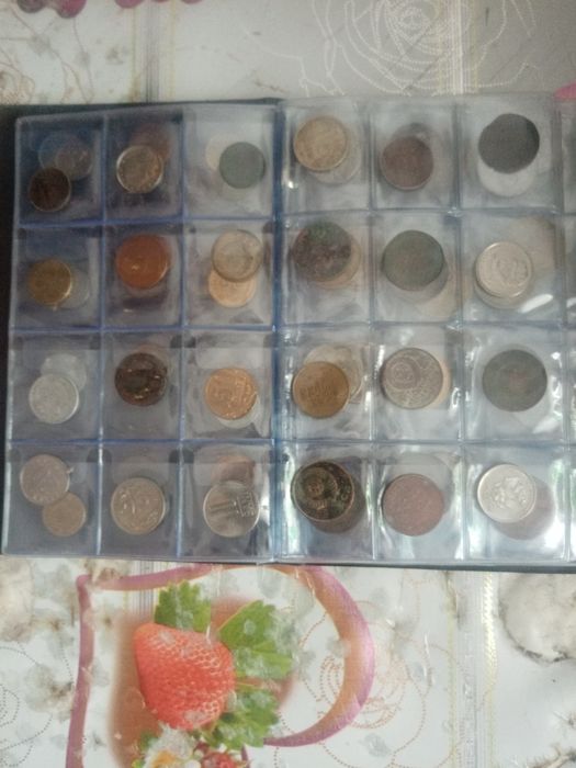 Продам Альбом с монетами