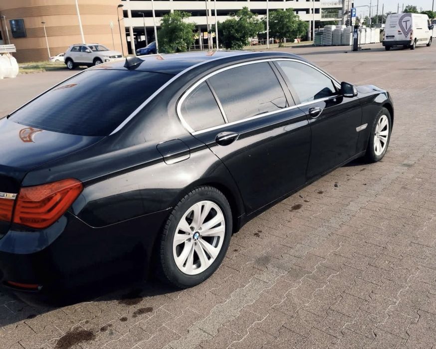 BMW 7-f02 3.0d ROK-2012 możliwość negocjacji