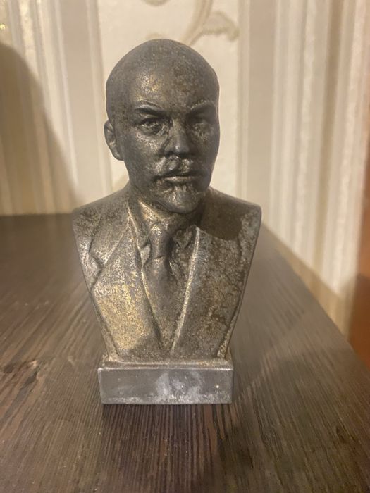 Бюст Ленина
