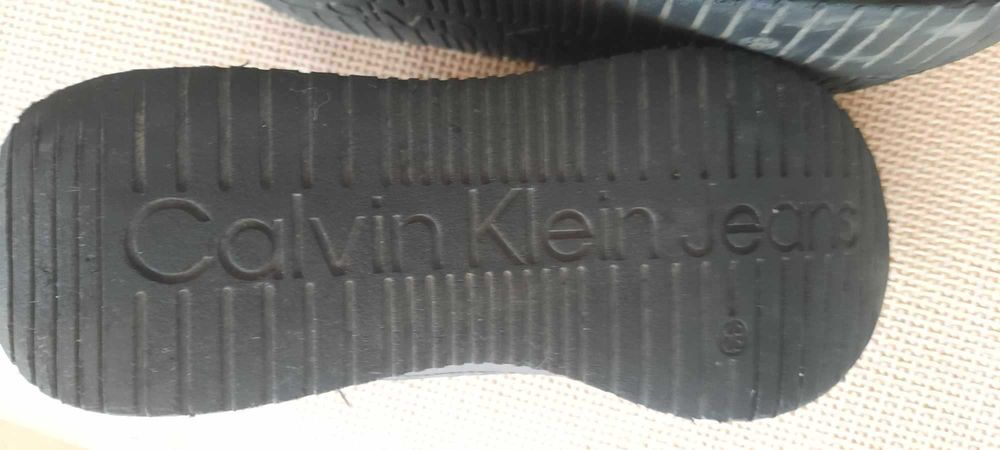 Ténis de menino Calvin Klein  tamanho 33