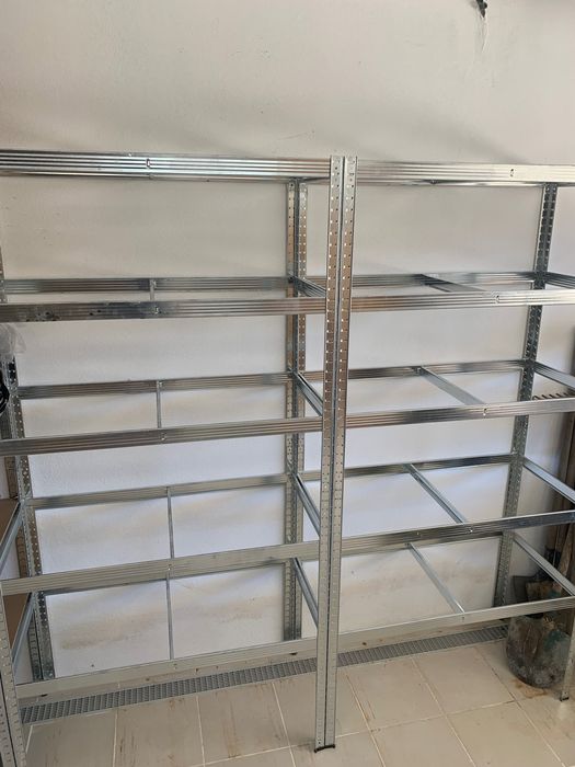 Estante metálica de arrumação