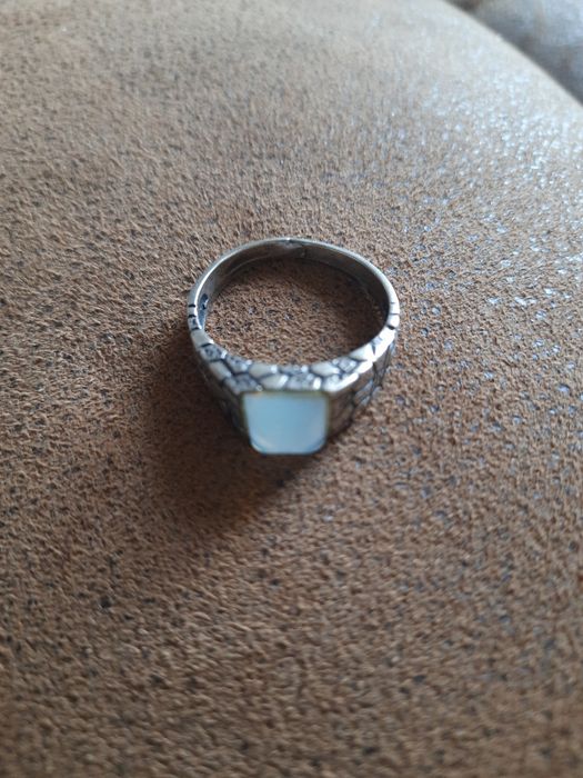 Srebrny pierścionek z opałem biżuteria PRL