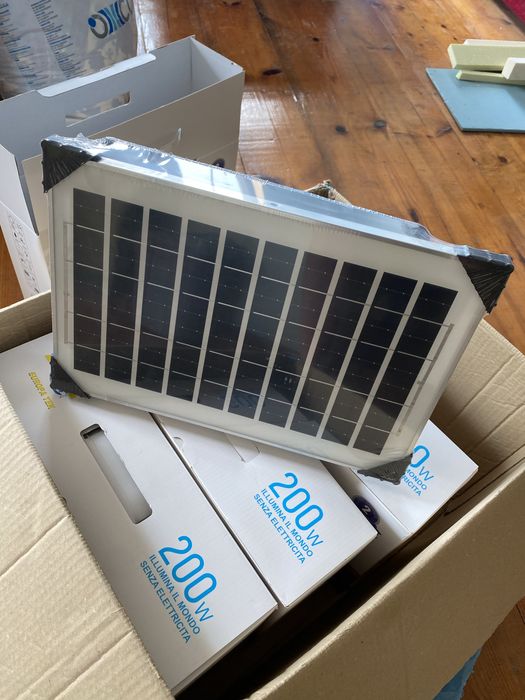 Прожектор світлодіодний на сонячній батареї DRIWEI 200w