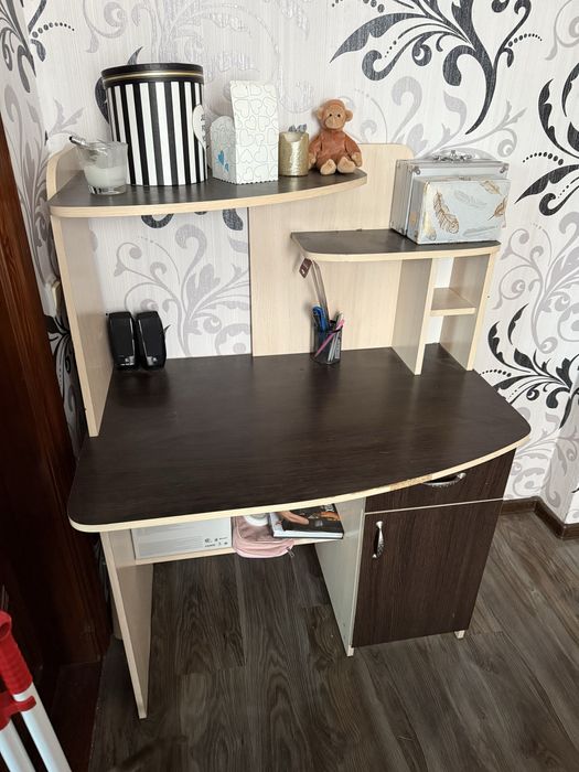 Продам компʼютерний  стіл