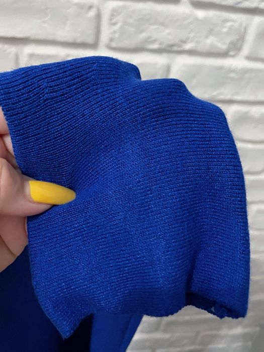 Nowy oryginalny chabrowy/niebieski sweter Guess. Sweter Guess