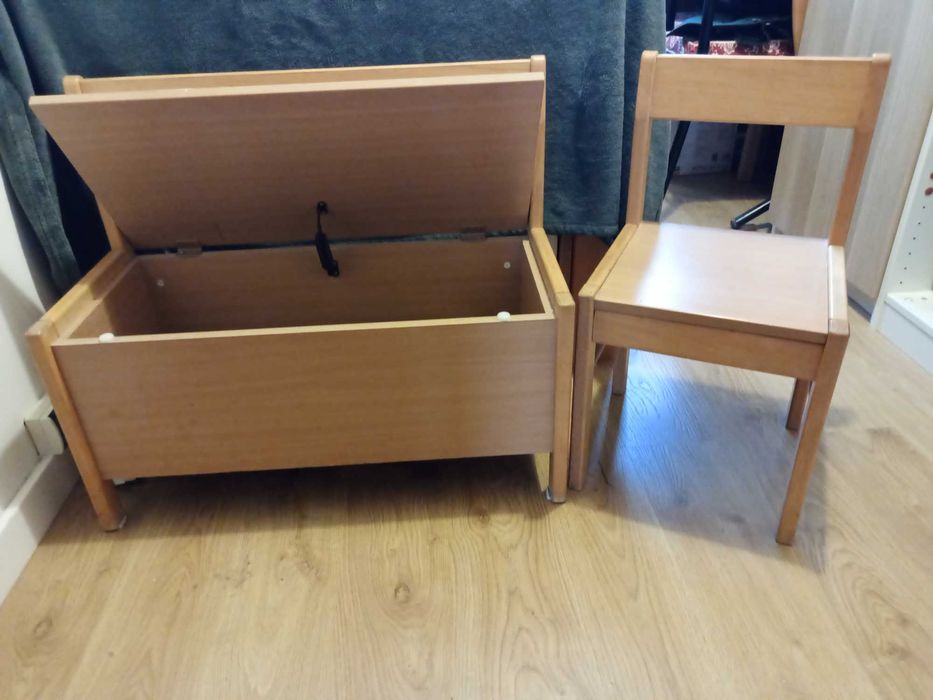 drewniane ławeczka ze schowkiem  i krzesełko dziecięce