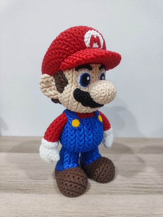 Mario em efeito crochê e cabeça rotativa - Nintendo
