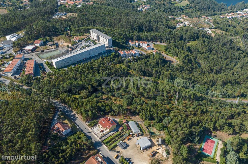 Terreno Urbanizável com 2.900 m² em Crestuma – Vila Nova de Gaia