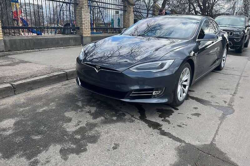 Tesla Model S 2018