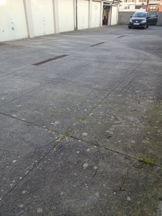 Garagem fechada com electrecidade independente