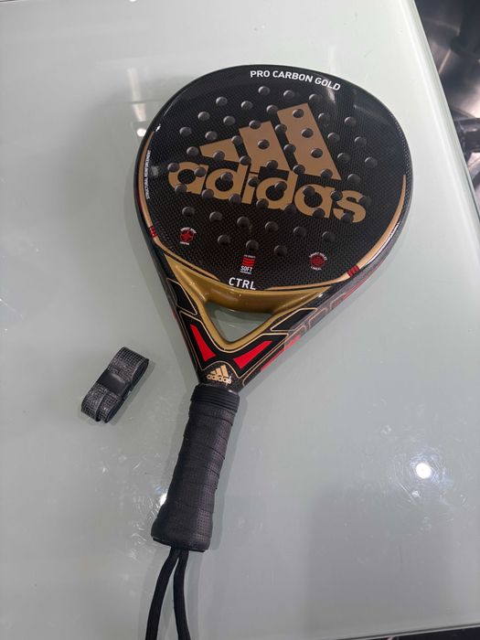 Pack Padel Adidas: Raquete Pro Carbon Gold CTRL + Mala + Bolas
