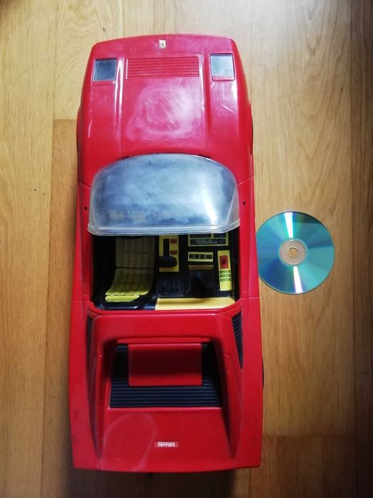Carro Ferrari vermelho