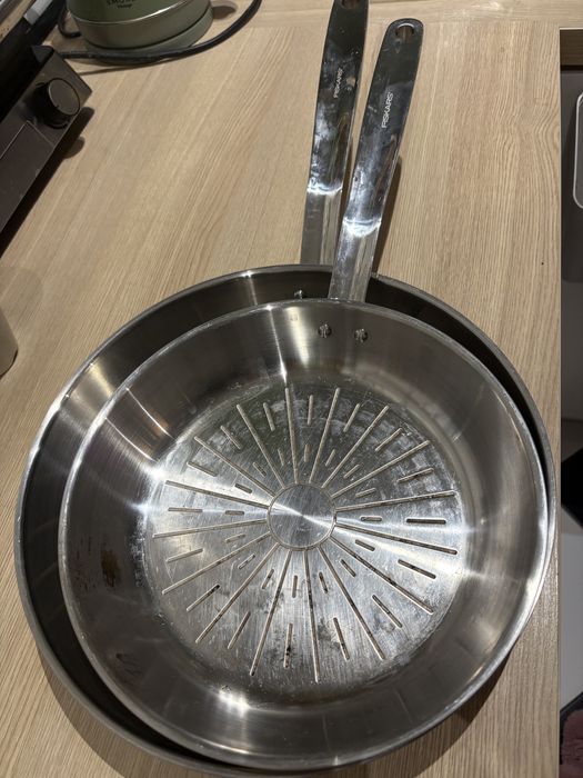 Patelnie nierdzewne Fiskars