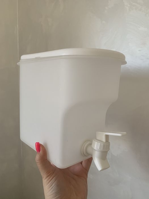 Кухоль, ємність для напоїв на 2,5 л