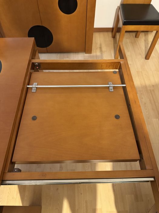 Conjunto de Sala - Mesa, cadeiras , comoda e espelho