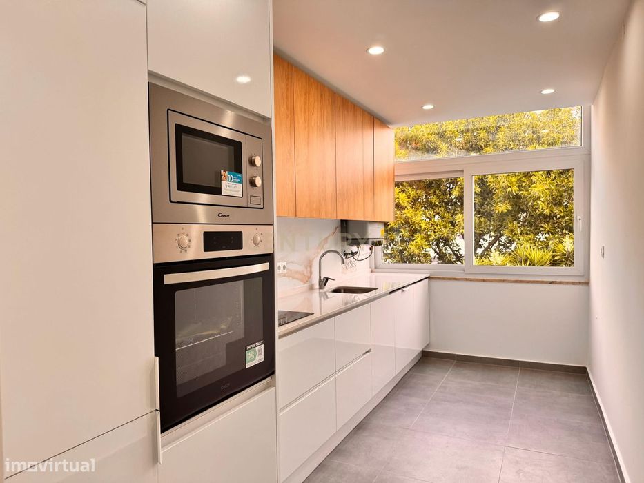 Moderno apartamento T3 com Varanda em Oeiras, Lisboa