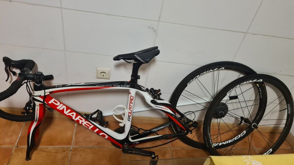 Bicicleta de estrada Pinarello em carbono – excelente estado