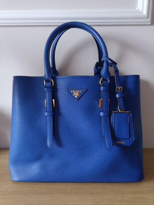 Niebieska torebka Prada