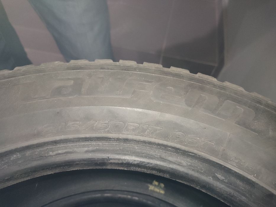 Продам зимнюю резину Laufen R17 215/60