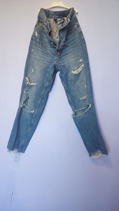 Широкі стильні джинси та рвані