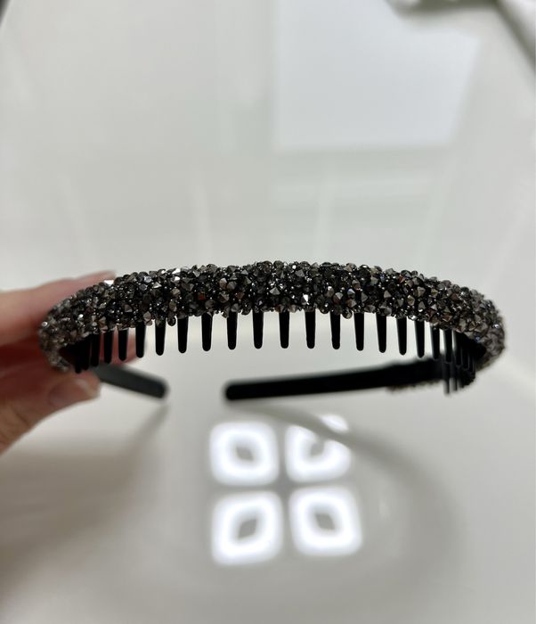 Обруч с камнями для волосся