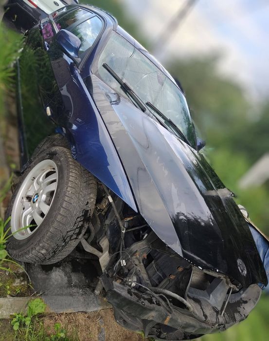 Części BMW E90/91 lift TIEFSEEBLAU METALIC N47 drzwi błotnik nakładka