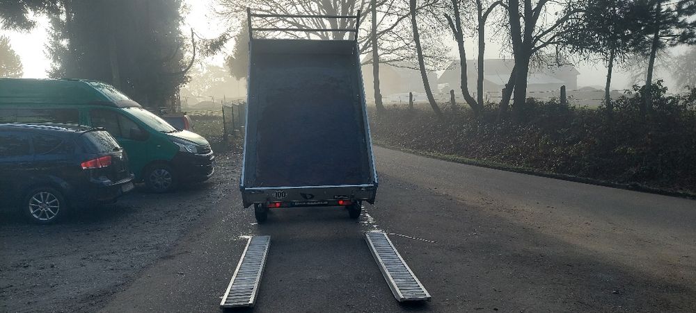 Przyczepa,3strony elektryczny,Kiper,Wywrotka,2016rok,DMC2600kg,najazdy