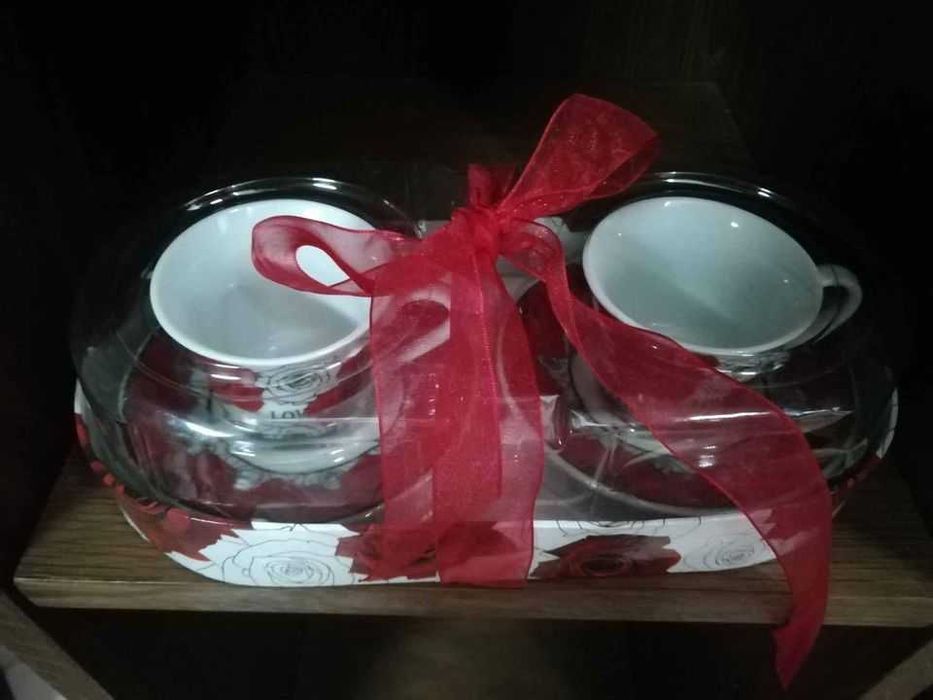 Par de chávenas românticas, em embalagem decorativa original