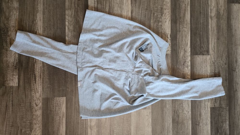 świetna bluza -bluzka The North Face  w super stanie